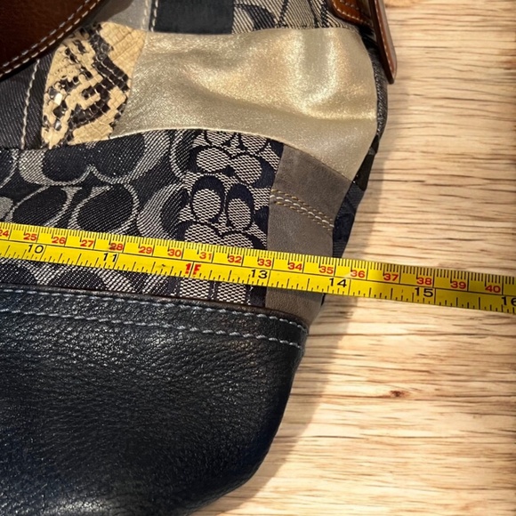 Beautiful Navy Coach Shoulder Bag in Excellent Condition - Picture 2 of 12